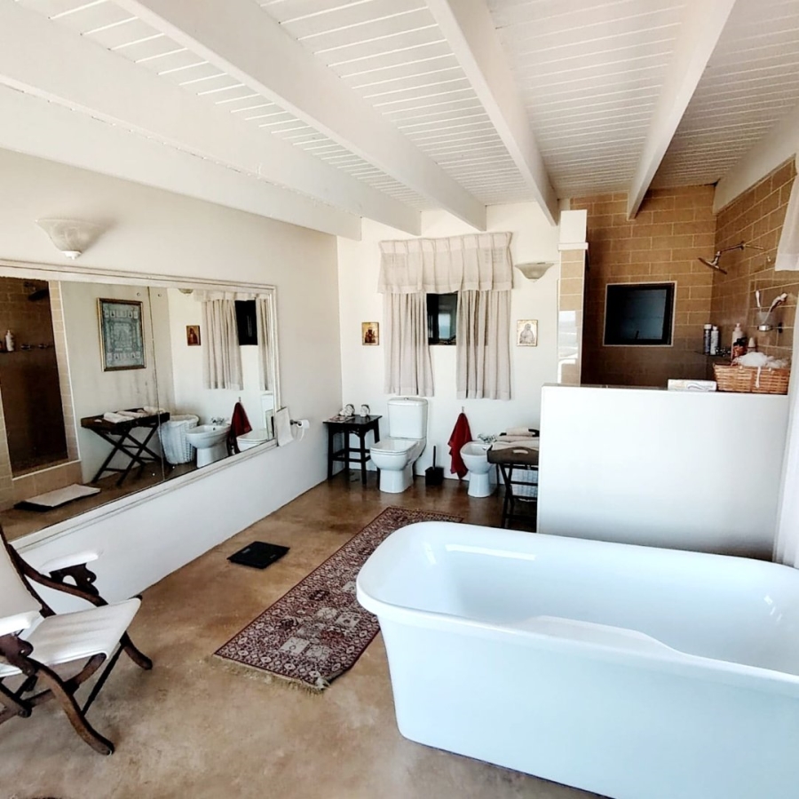 5 Bedroom Property for Sale in Beacon Bay Eastern Cape